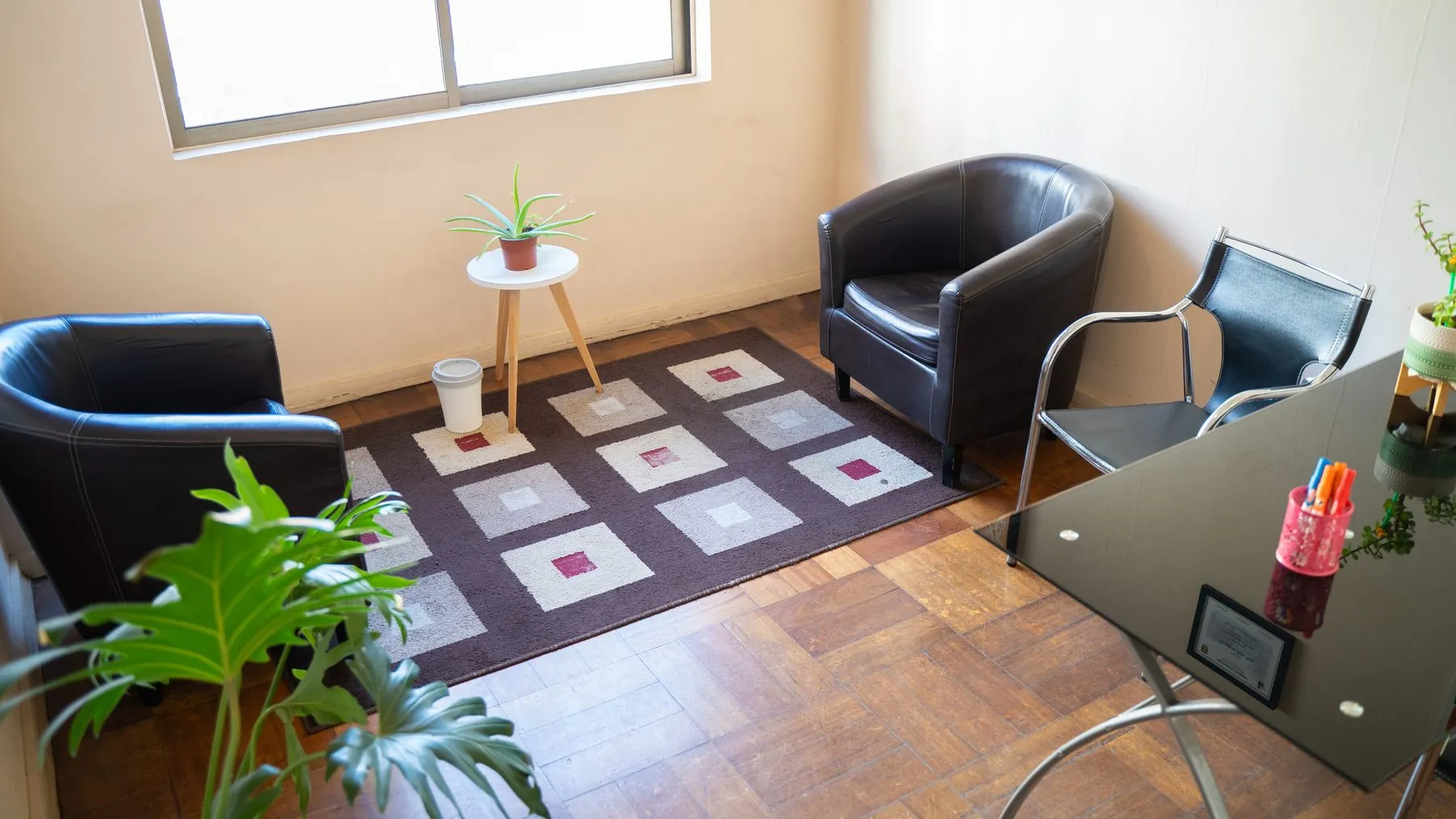 Box de consulta individual con sillones de Arboleda
